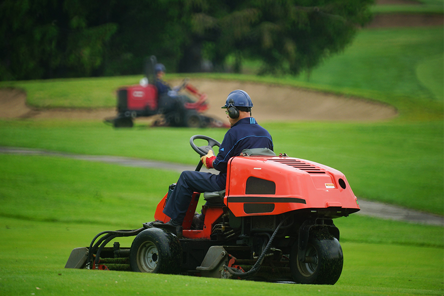 golf course maintenance jobs